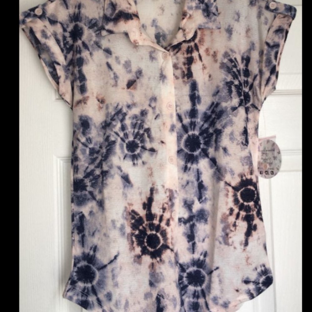 Girl’s Love + Joy Sz  Shirt  Sz Small